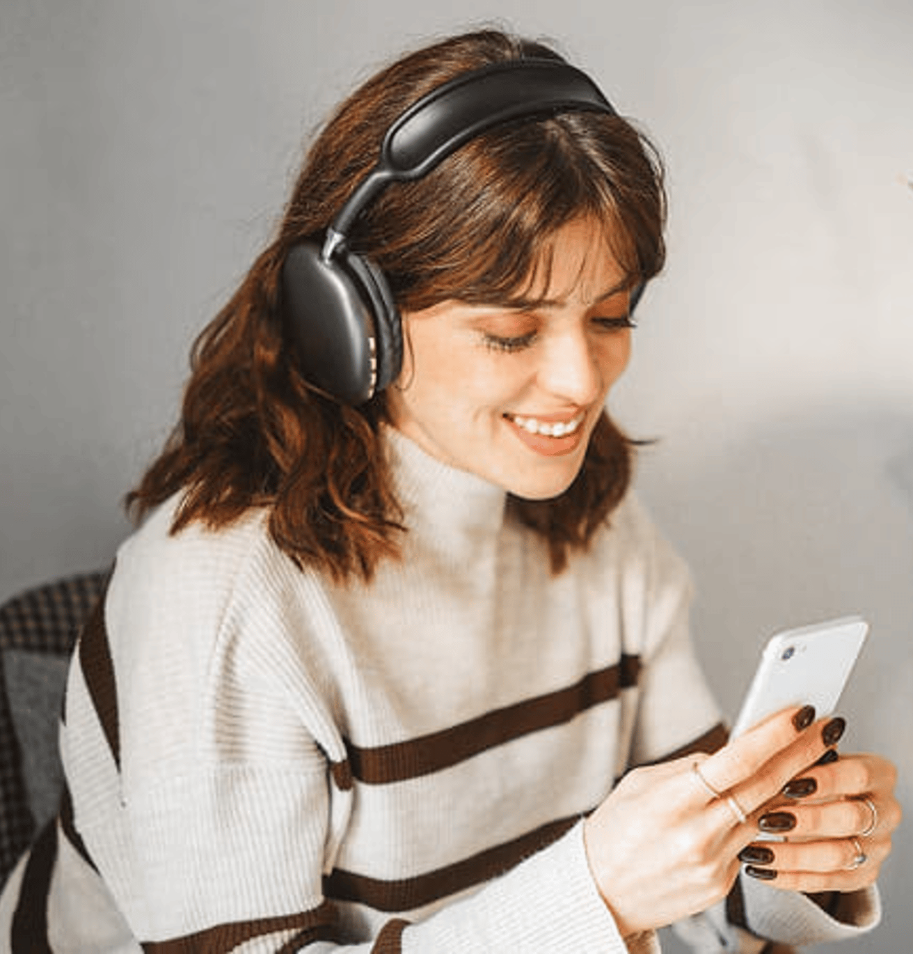 women listening to music