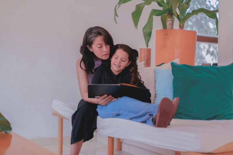 Therapist creating therapy goals with a kid