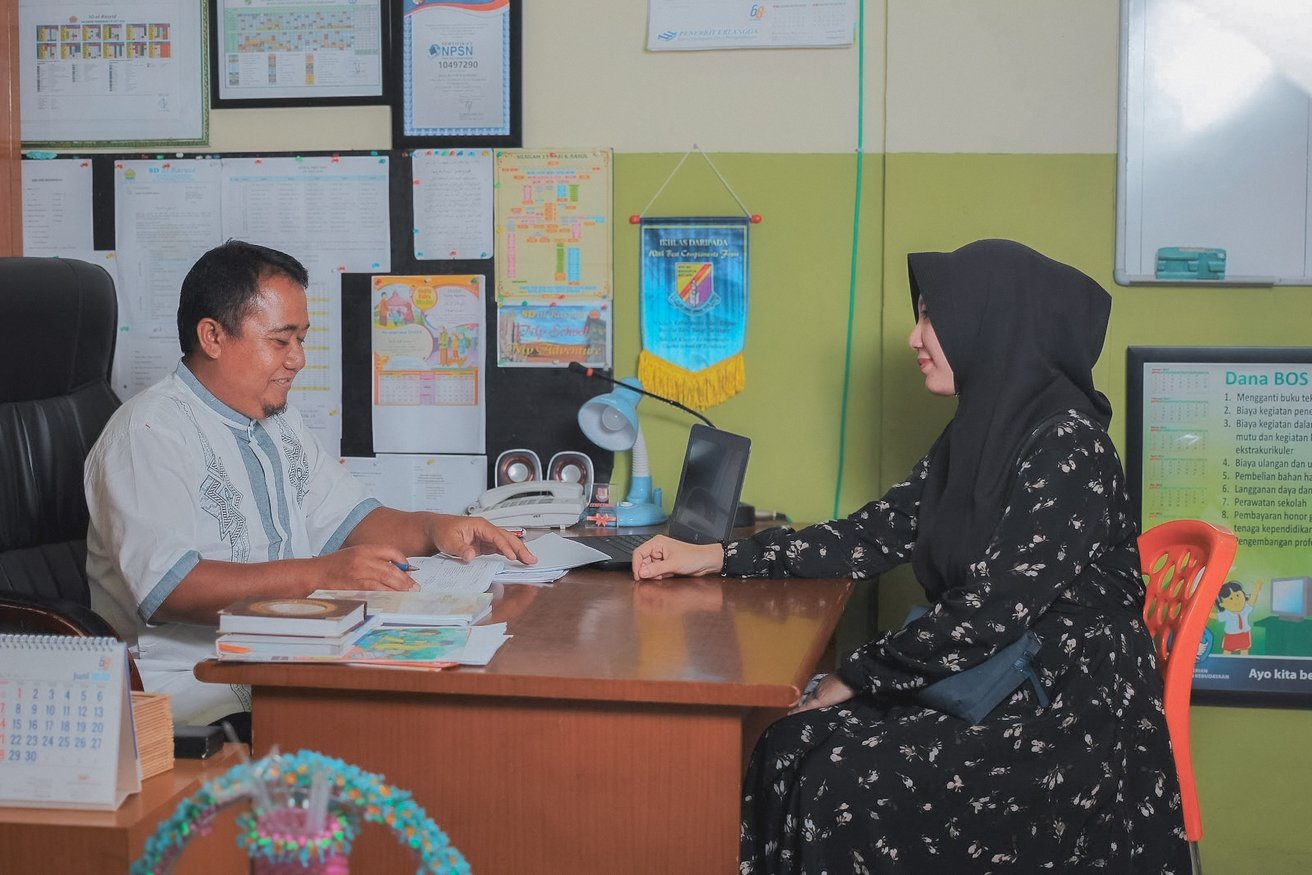 Mom talking to school principle