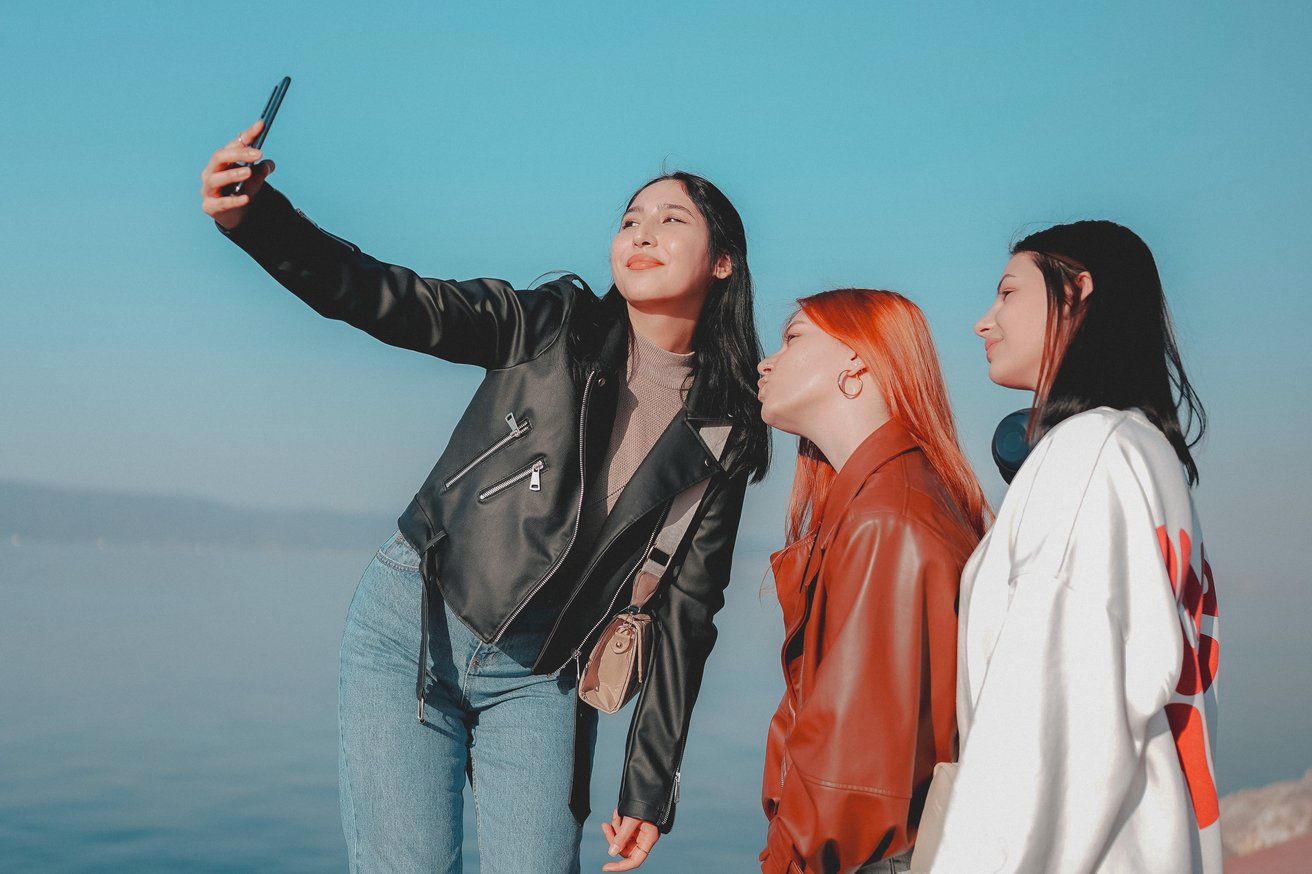 Teens taking pictures for social media