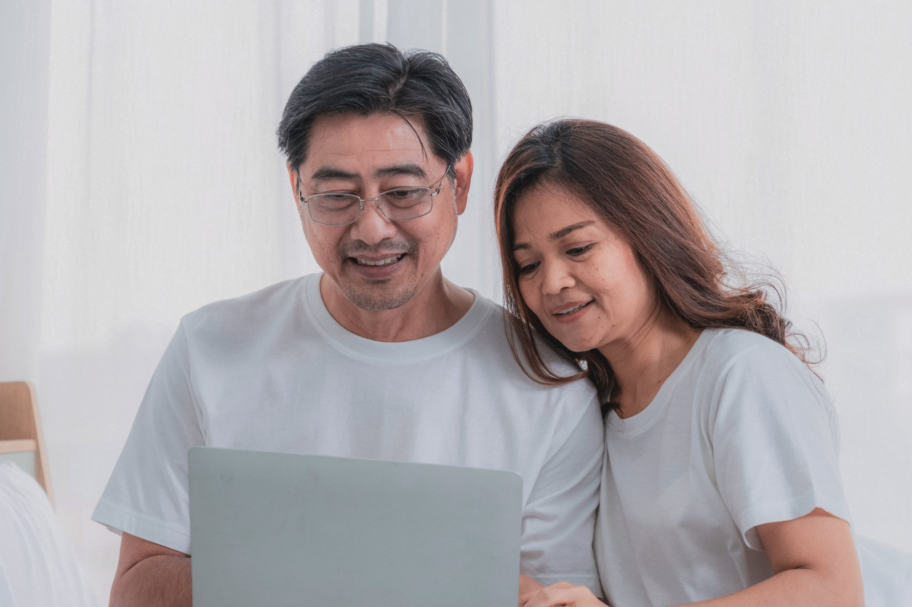 Parents participating in online family therapy