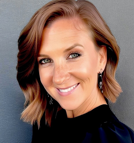 Dr. Julia Hollinger