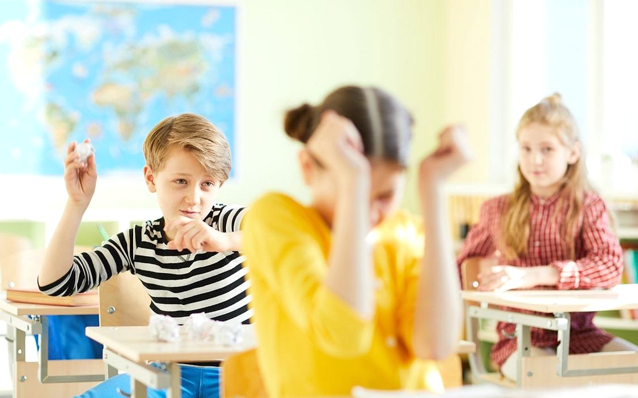 How to Deal with a Child Misbehaving in School: Practical Advice for Parents