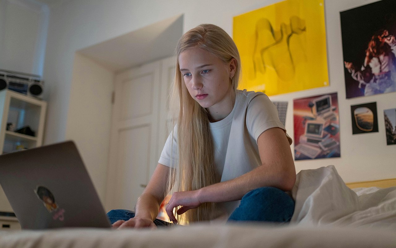 How to Help a Teenager With Social Anxiety