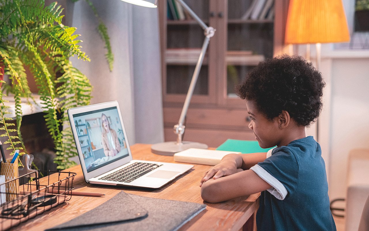 How to Choose Between In-Person vs Online Therapy for Kids
