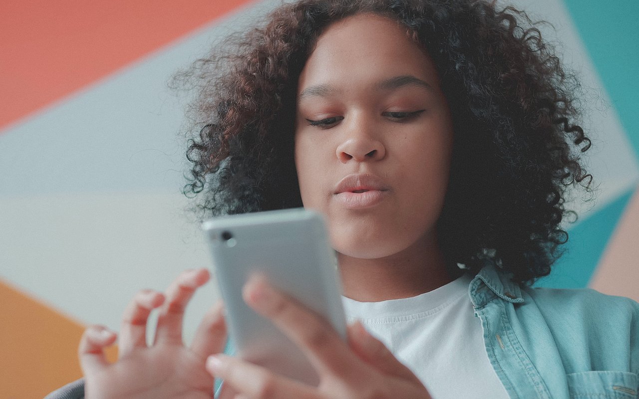 Social Media and Self-Esteem: How to Protect Your Confidence Online