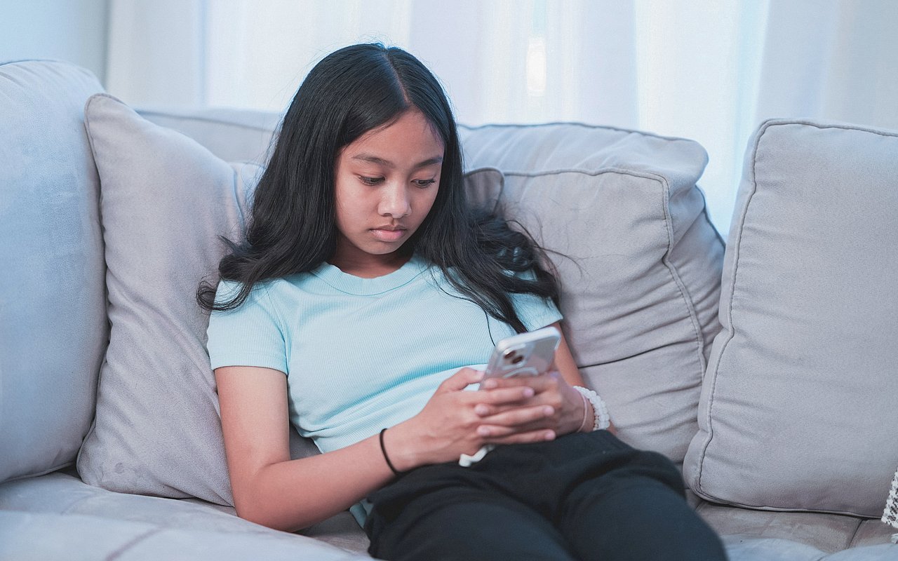 How to Stop Doomscrolling: 12 Kid-Friendly Strategies to Break the Cycle